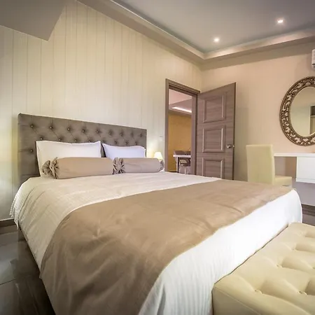 Hotel Koukounaria & 4*