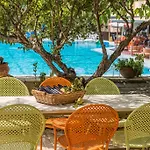 Hotel Koukounaria & 4*