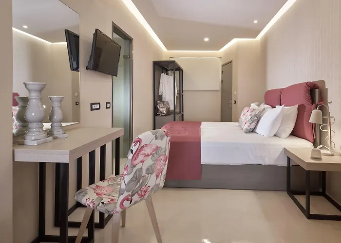 Koukounaria & Отель 4*