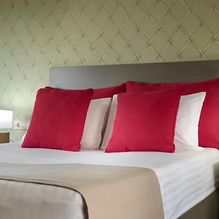 Hotel Koukounaria & Alikes