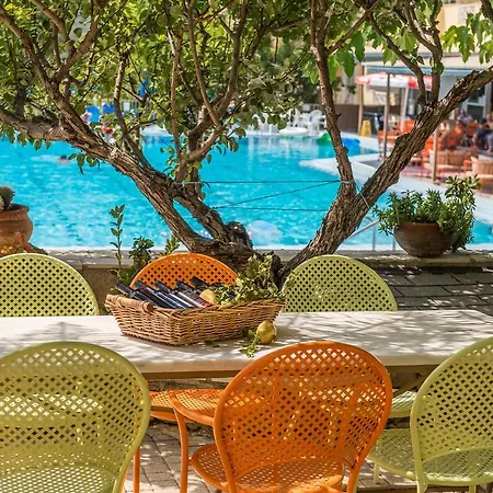 Hotel Koukounaria & 4*