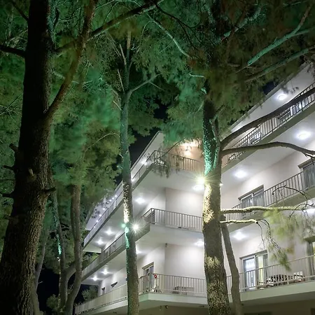 Koukounaria & Hotel 4*