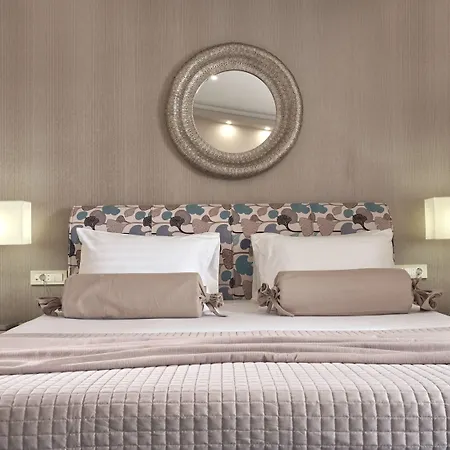 Koukounaria & 4* Alikes