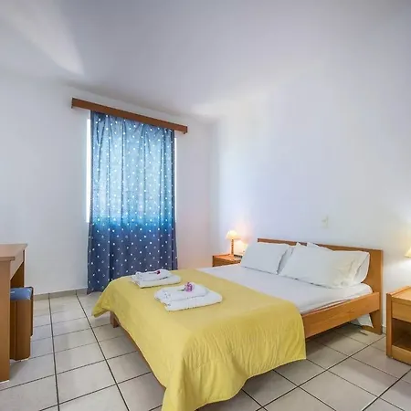 Hotel Koukounaria & Alikes