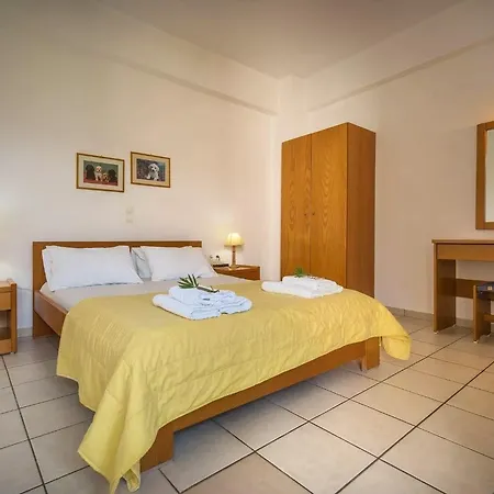 Hotel Koukounaria & 4*