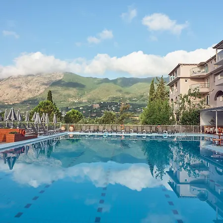 Hotel Koukounaria & 4*