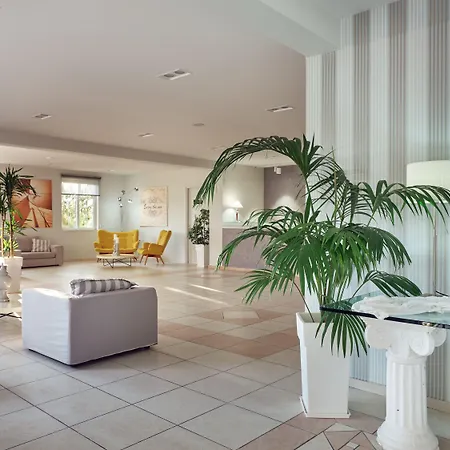 Hotel Koukounaria & 4*