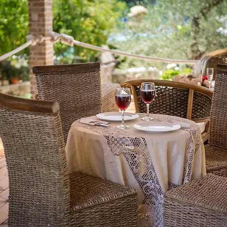 Hotel Koukounaria & Alikes