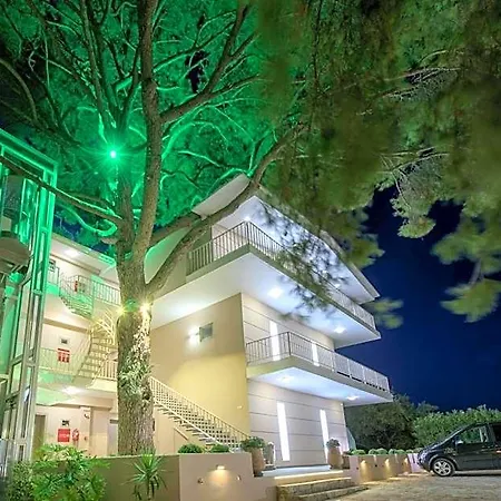 فندق Koukounaria & 4*