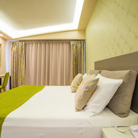 Hotel Koukounaria & Alikes