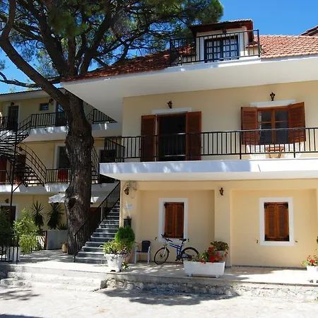 Hotel Koukounaria & Alikes